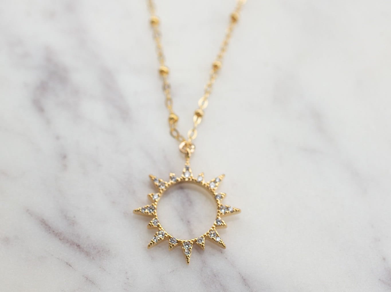 Vergoldete Sonnenanhänger-Halskette 14K Gold Filled Kette Vergoldete Sonnenanhänger-Halskette 14K Gold Filled Kette von TheGoldenWhimsyCo