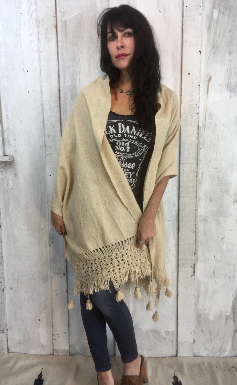 Vintage-Handgewebte Schal/Volkskunst Poncho Vintage Handarbeit Wolle Vintage-Handgewebte Schal/Volkskunst Poncho Vintage Handarbeit Wolle von SugarMagnoliaStore