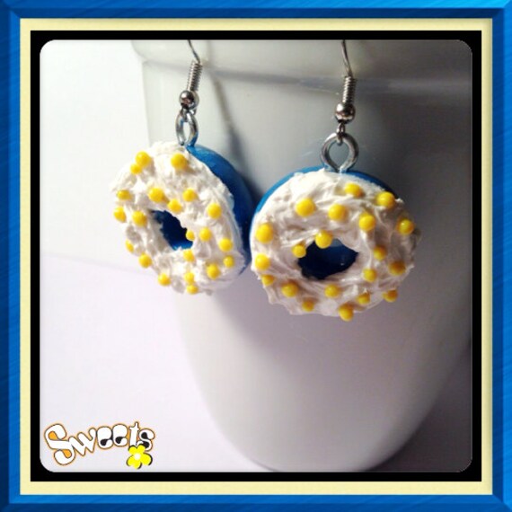 Donut-Ohrringe, Donut Schmuck, Polymer Clay Donuts, Blueberry Kawaii Ton Essen, Lebensmittel Charms, Food Dessert von SugarNummy