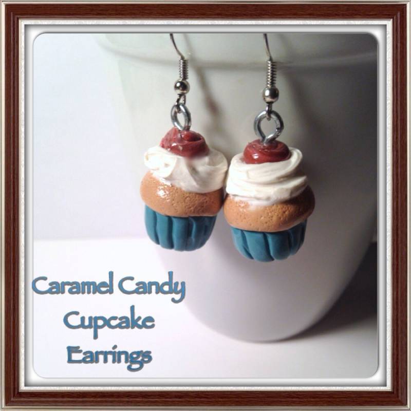 Karamell Süßigkeiten Cupcakes, Cupcake Ohrringe, Kawaii Ton Anhänger, Polymer Clay, Kleine Ton, Miniatur Miniatur, Essen, Silber Ohrringe von SugarNummy