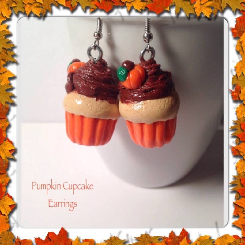 Kürbis Cupcakes, Cupcake Ohrringe, Polymer Clay, Kawaii Clay Anhänger, Kleiner Kürbis, Orange Schmuck, Silber Schokolade von SugarNummy