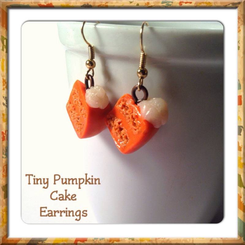 Kürbis Kuchen Ohrringe, Kleine Schmuck, Polymer Clay, Kawaii Ton Anhänger, Gold Herbst Themen, Miniatur Kuchen, Torte von SugarNummy