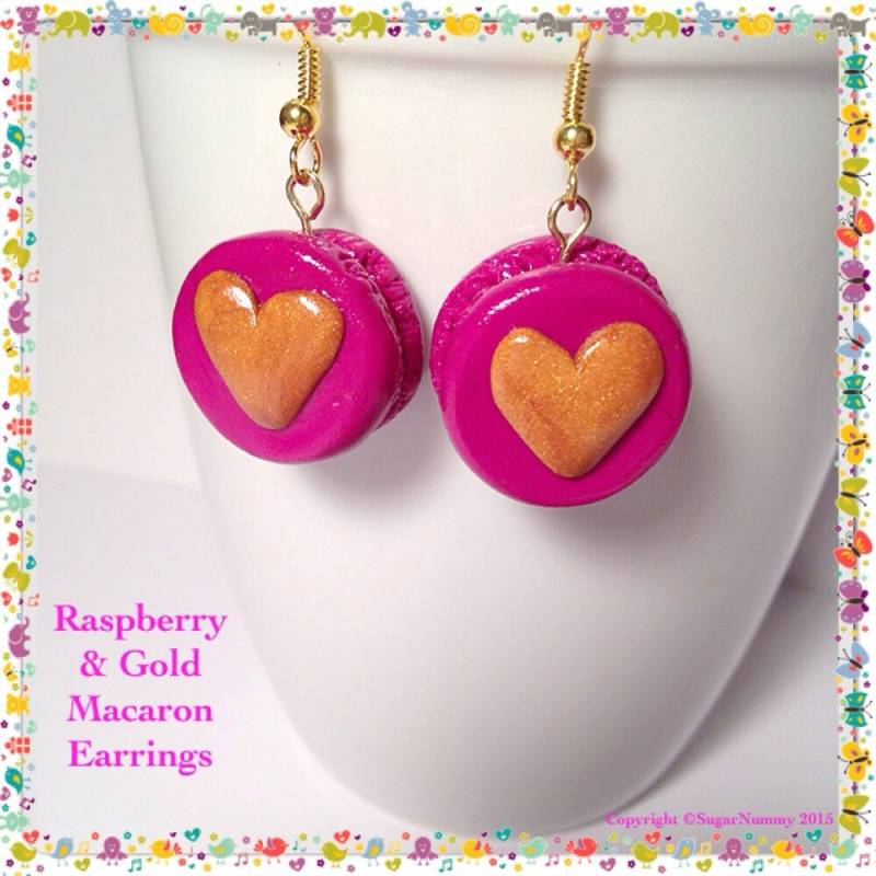 Macaron Ohrringe, Herzförmig, Cookie Schmuck, Fimo Anhänger, Gold Miniatur Bäckerei, Kleine Ton Lebensmittel, Essen Makronen von SugarNummy