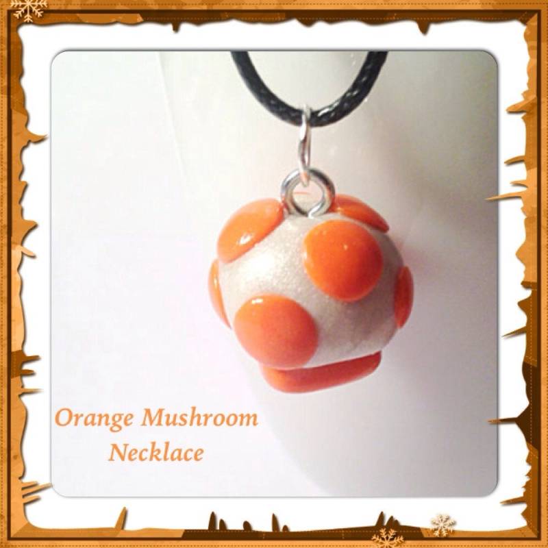 Pilz Halskette, Orange Pilz, Kröte Anhänger, Silber Schmuck, Kette, Kawaii Ton Charms, Polymer Clay, Kleiner Fliegenpilz von SugarNummy