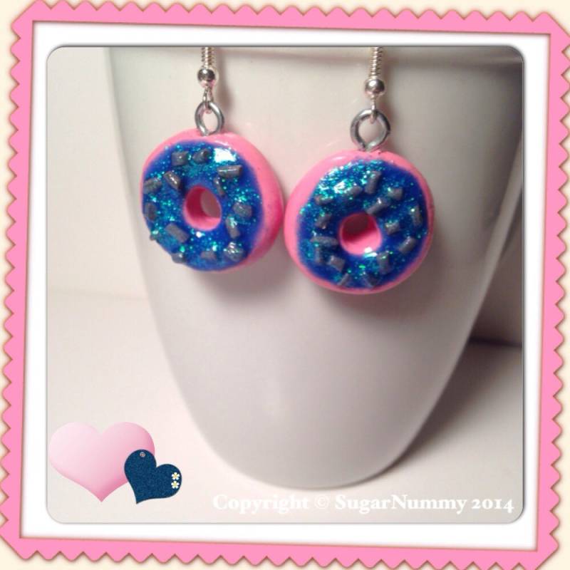 Rosa Donut Ohrringe, Bluberry Zuckerguss, Glasierte Donuts, Fimo, Kawaii Ton Charms, Schmuck, Winzigen Ton, Lehm Essen von SugarNummy