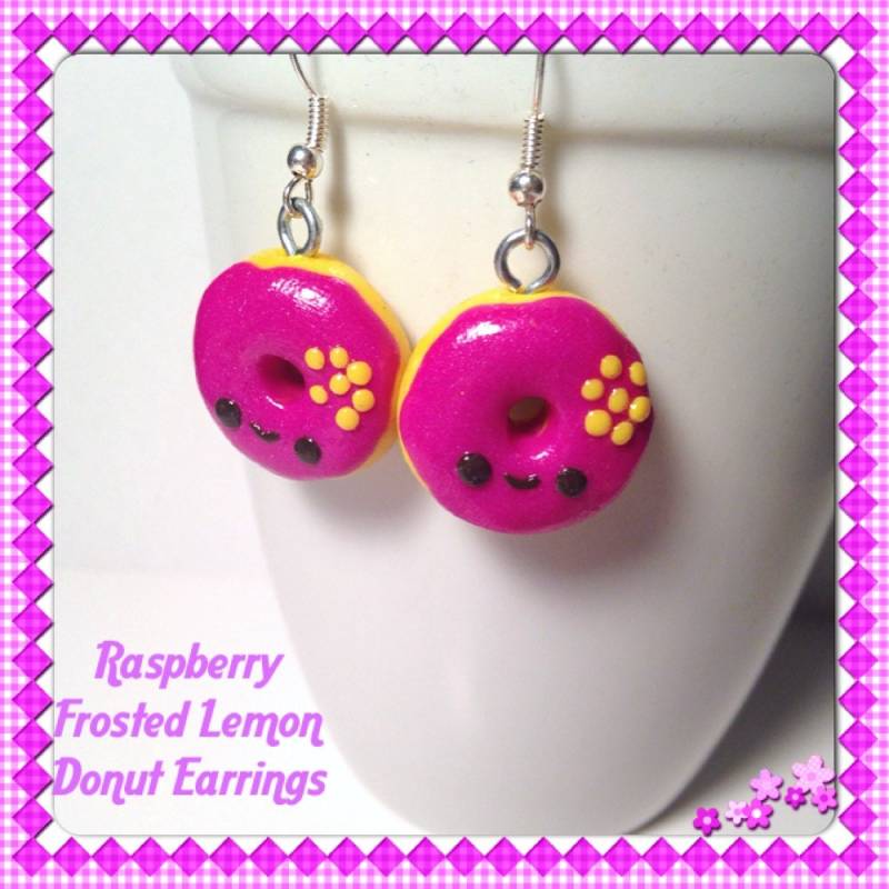 Zitrone Donut Ohrringe, Kawaii Clay Charms, Polymer Clay, Himbeere Gefrostet, Schmuck, Winziger Ton, Essen Süßer Schmuck von SugarNummy
