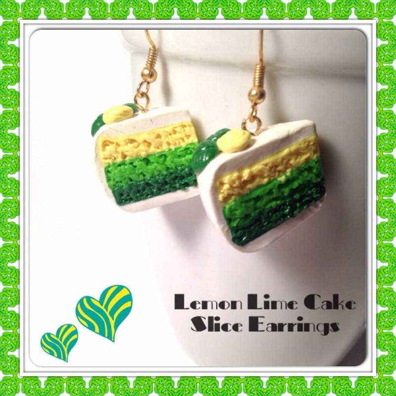 Zitrone Limettenkuchen Ohrringe, Gebäck Schmuck, Tortenscheiben, Polymer Clay, Tonkuchen, Kawaii Ton Charms, Kuchen, Puppenhaus Essen, Tiny Clay von SugarNummy