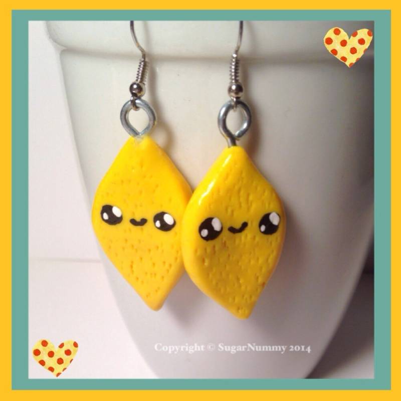 Zitrone Tropfen Ohrringe, Kawaii Ton Anhänger, Polymer Ton, Kleine Früchte, Zitrus Schmuck, Lebensmittel, Miniatur Obst, Silber Gelb von SugarNummy