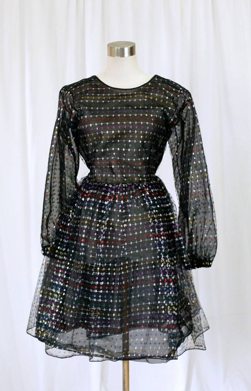 Schwarzes Semi Sheer Glitzer Spitzenkleid Im Stil Der 70Er Jahre Mit Weitem Ärmel Und Ausgestelltem Rock von Sugarcanethelabel