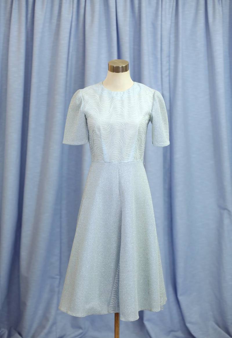 Vintage 60Er Jahre Spitzenkleid in Babyblau Und Silber von Sugarcanethelabel