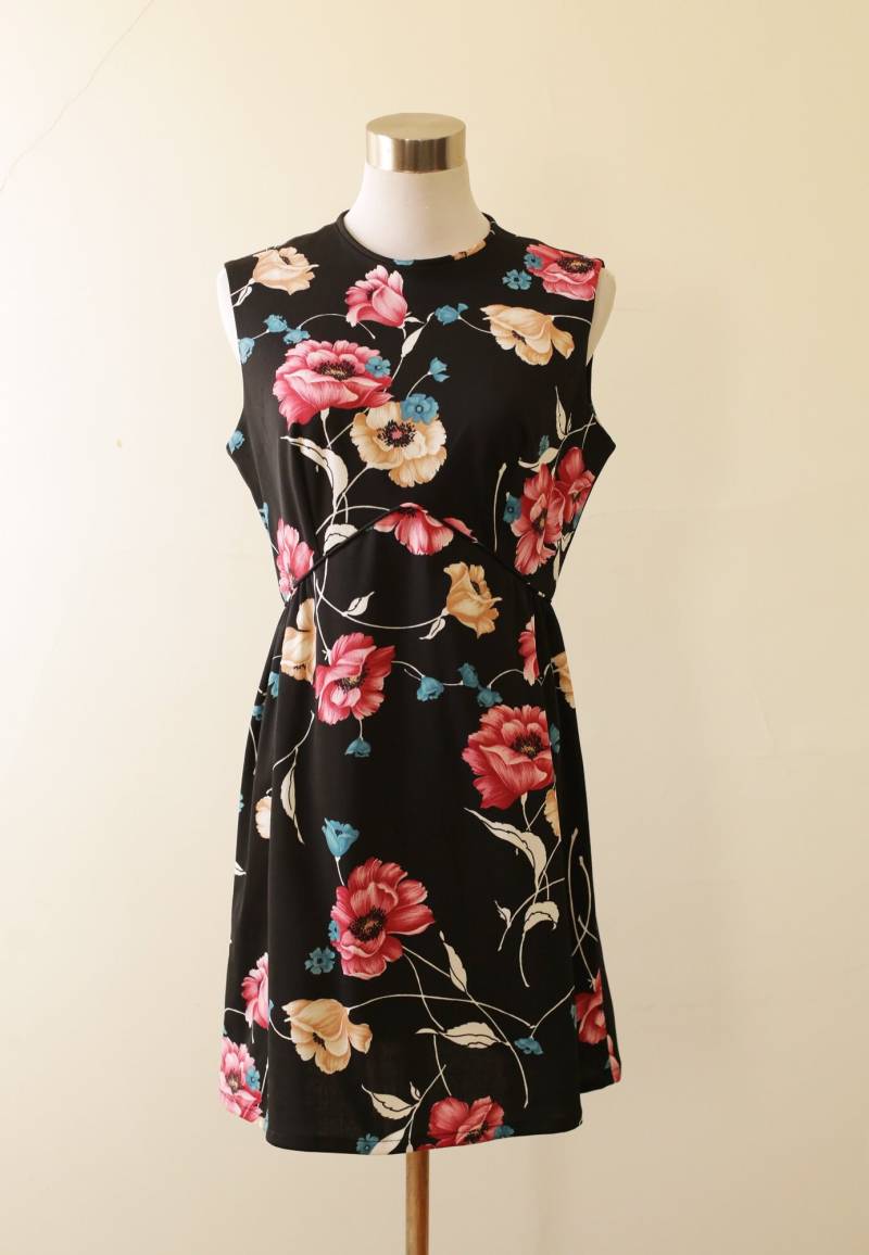 Vintage 70Er Jahre Mini Kleid in Schwarz Pink Mit Blumenmuster von Sugarcanethelabel