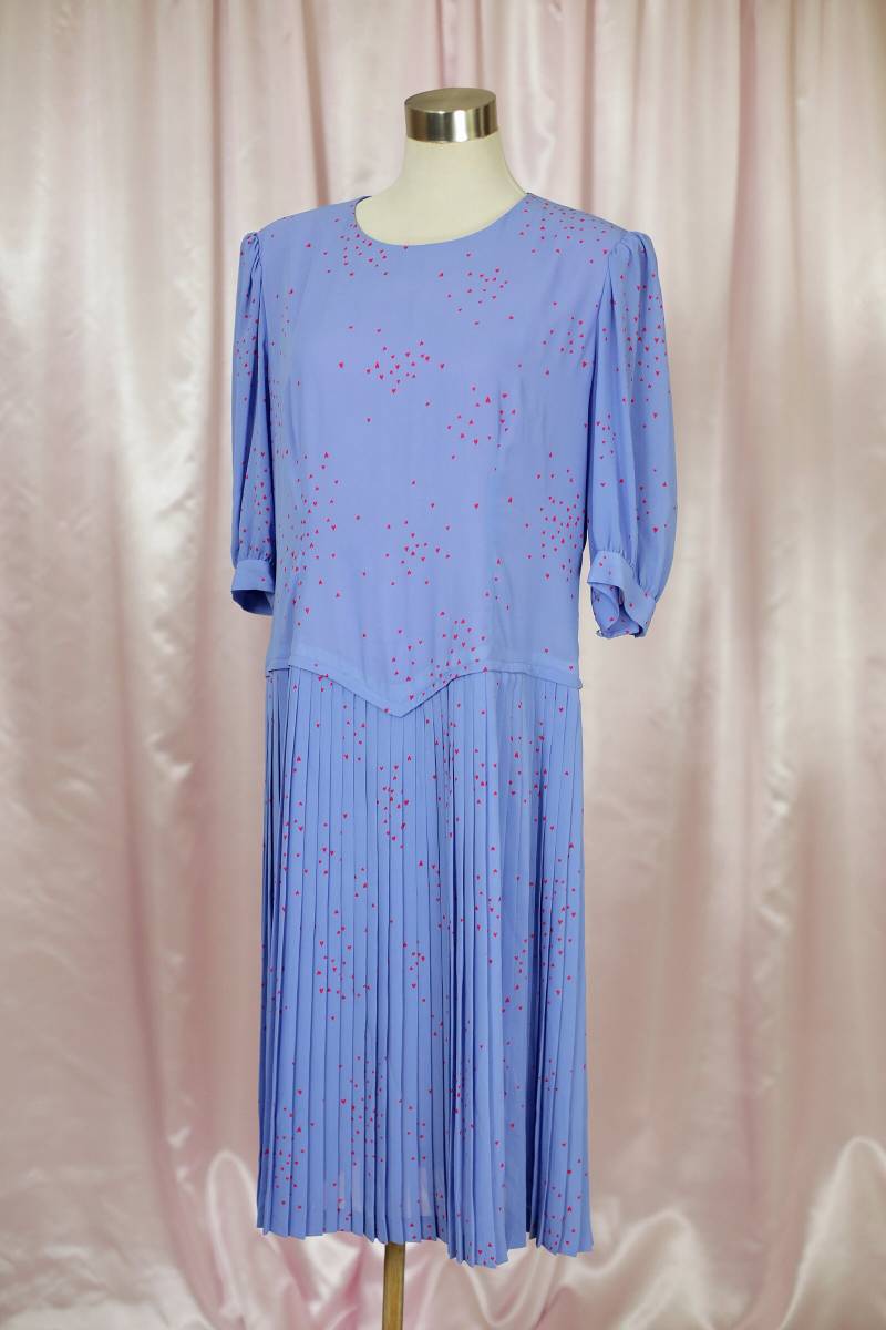 Vintage 80Er Jahre Print Kleid in Lavendel Und Herz Faltenrock von Sugarcanethelabel