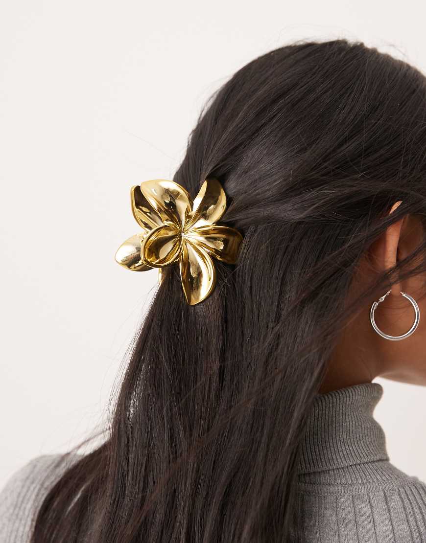 Sui Ava - Haarklammer mit Blumendesign in Metallic-Goldoptik-Goldfarben Sui Ava - Haarklammer mit Blumendesign in Metallic-Goldoptik-Goldfarben von Sui Ava