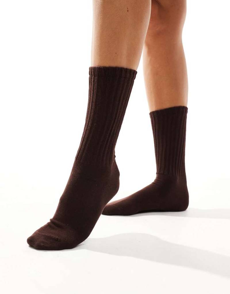 Sui Ava - Magda - Pointelle-Knöchelsocken in Dunkelbraun von Sui Ava