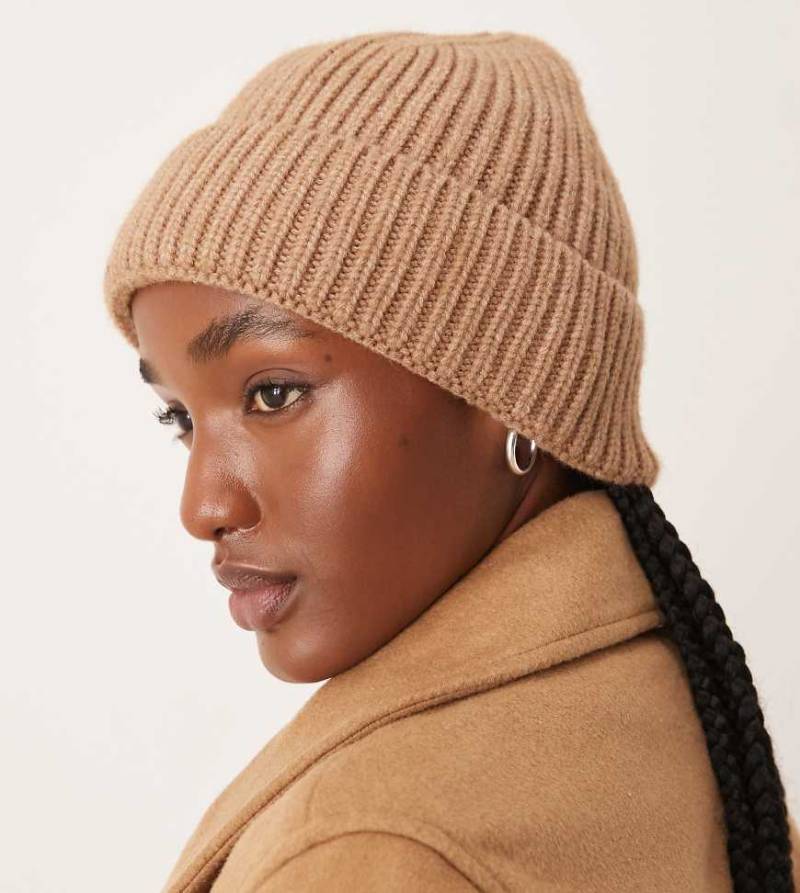 Sui Ava - Nico - Strickmütze in Kamelbraun-Neutral von Sui Ava