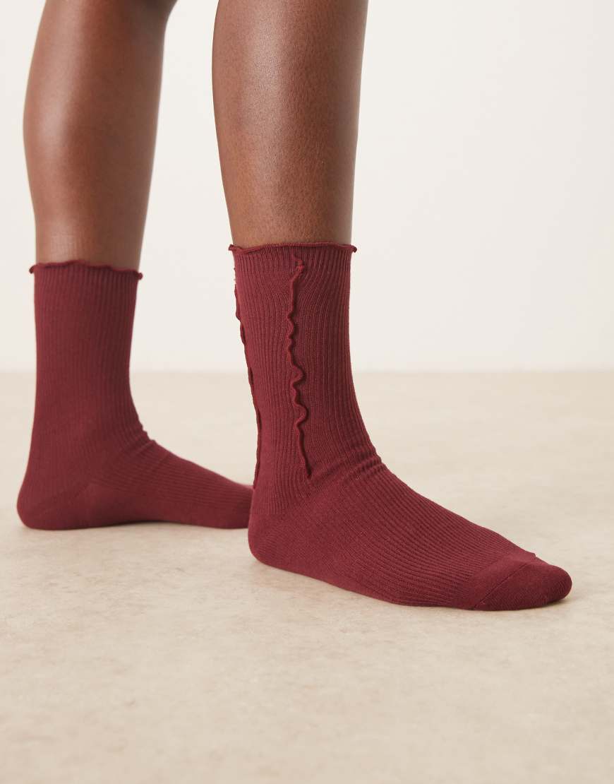 Sui Ava - Socken in Burgunderrot mit Rüschen von Sui Ava