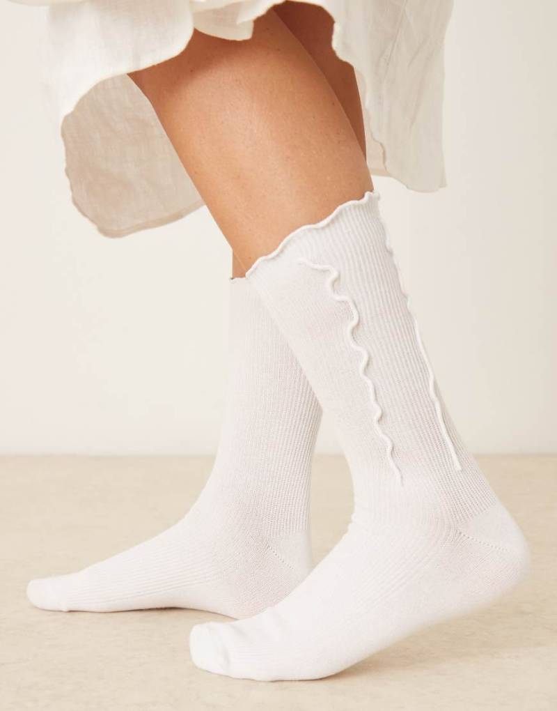 Sui Ava - Socken in Weiß mit Rüschen von Sui Ava