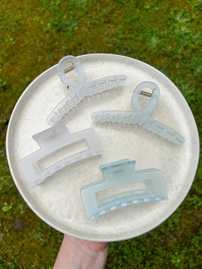 Iced Blue Matt Hair Clip | Haarklammer Haarclip Geschenk Haar Accessoires Haarkralle French Clip Transparent Blau von Suitcaselovers