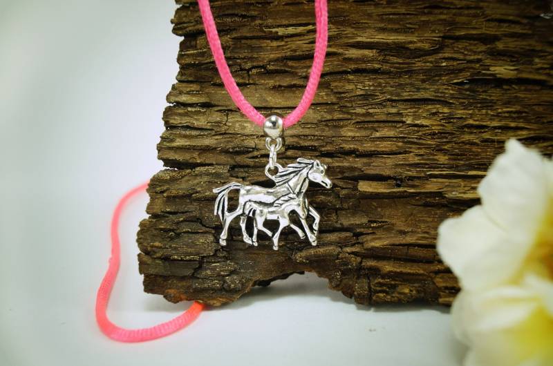 Halskette Kinderkette Pferde Mit Fohlen Anhänger Kinder Kette Rosa Silber Und Farbwahl Pferd Pferdekette Mädchen von Sukawati