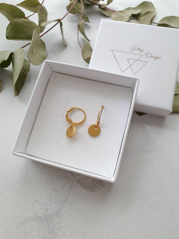 Kleine Ohrcreole Mit Coin Anhänger in Gold Aus Edelstahl von Sulaydesign