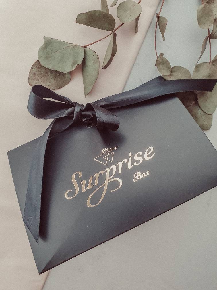 Surprise Box - Lass Dich Überraschen Geschenkidee Für Freunde Oder Selbst von Sulaydesign