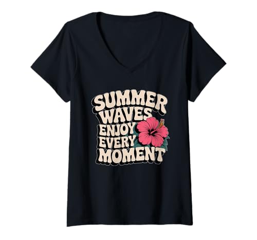 Damen Summer Waves Typografie Retro Summer Vibes Design T-Shirt mit V-Ausschnitt Damen Summer Waves Typografie Retro Summer Vibes Design T-Shirt mit V-Ausschnitt von Summer Vibes Typography Apparel