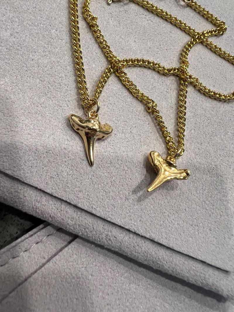 Mini Gold 18K Vermeil Haifischzahn Halskette | Meer Strand Meerjungfrau Sommer Marine Nautisch Florida Natur Charm Hochzeitsgeschenk Minimalistisch Mini Gold 18K Vermeil Haifischzahn Halskette | Meer Strand Meerjungfrau Sommer Marine Nautisch Florida Natur Charm Hochzeitsgeschenk Minimalistisch von SummerHarlowCol