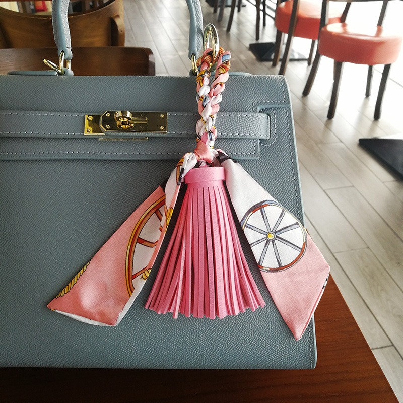 Luxus Leder Quaste Schlüsselanhänger | Seidenschal Für Damen Taschenanhänger Charm von SummerTimeAcessories