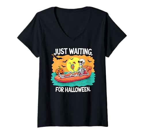 Damen Just Waiting for Halloween Skelett with Drink Beach Art T-Shirt mit V-Ausschnitt Damen Just Waiting for Halloween Skelett with Drink Beach Art T-Shirt mit V-Ausschnitt von Summerween Fun Vibes by NLTS