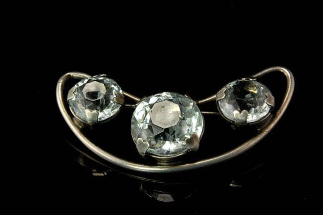 Alte Art Deco Halbmond Hellblau Aquamarine Paste Sterling Pin Brosche von SummitTreasures