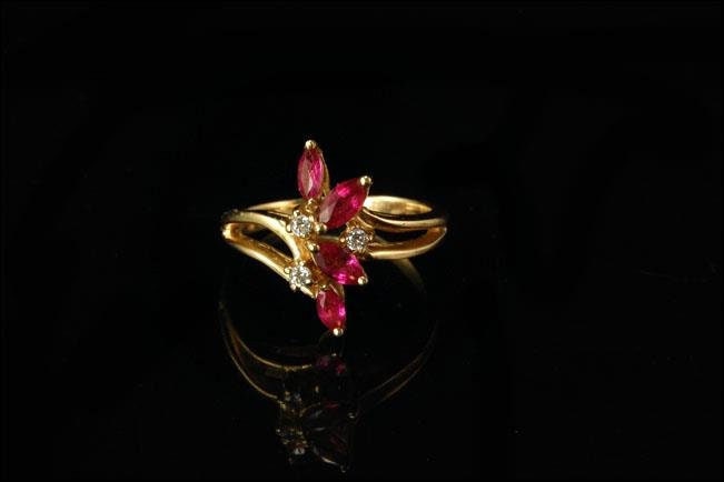 Vintage 14K Gold Rosa Rubin Weißer Spinell Ring Vintage 14K Gold Rosa Rubin Weißer Spinell Ring von SummitTreasures