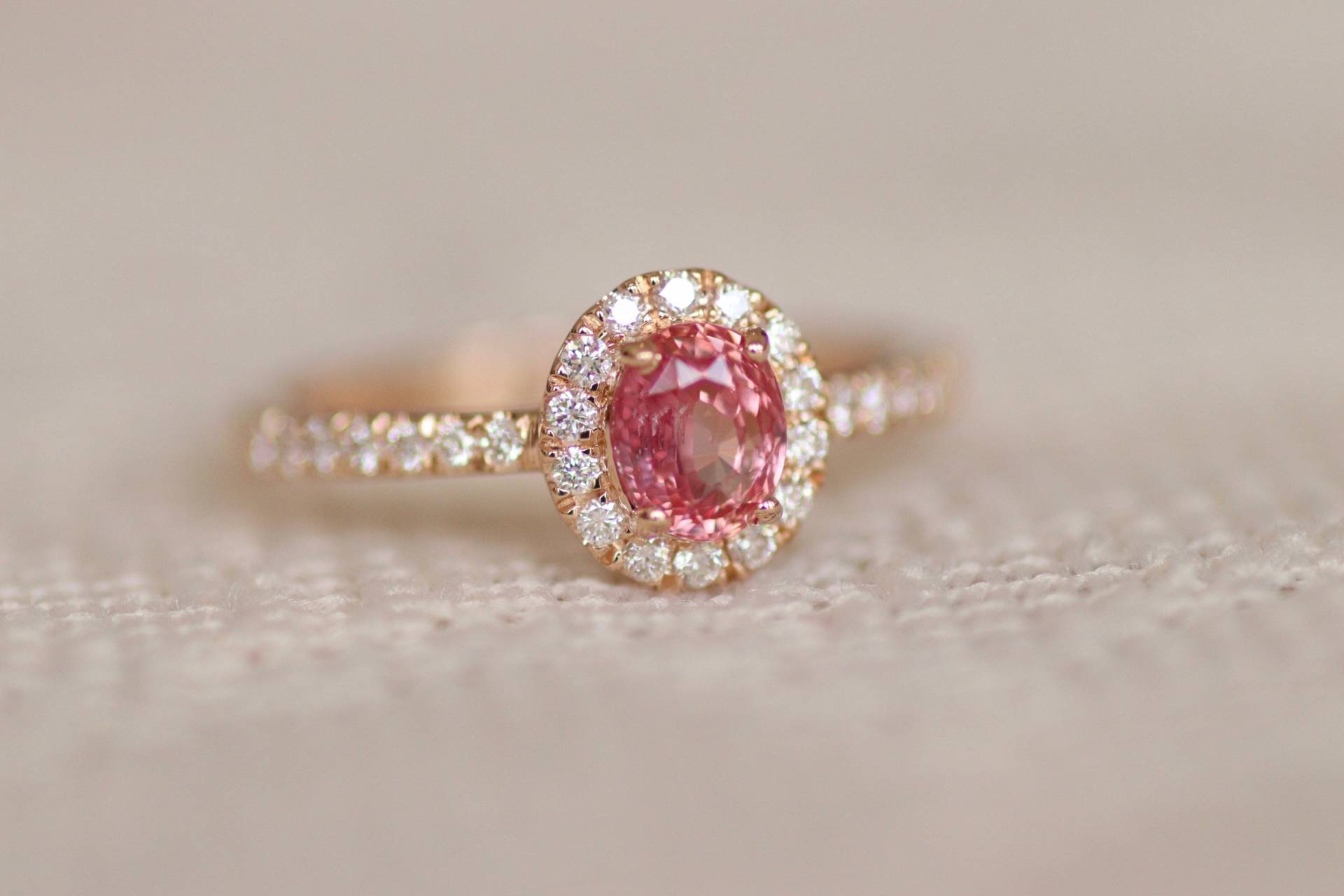 Padparadscha Saphir Verlobungsring| Natürlicher Verlobungsring | Ovaler Ring von SumuduniGems