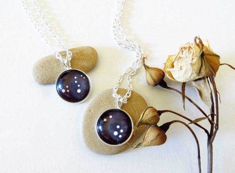 Sternzeichen Halskette, Konstellation Geburtstag Personalisierte Sternzeichen, Mai Geburtstag, Juni von SunAndStarsJewelry