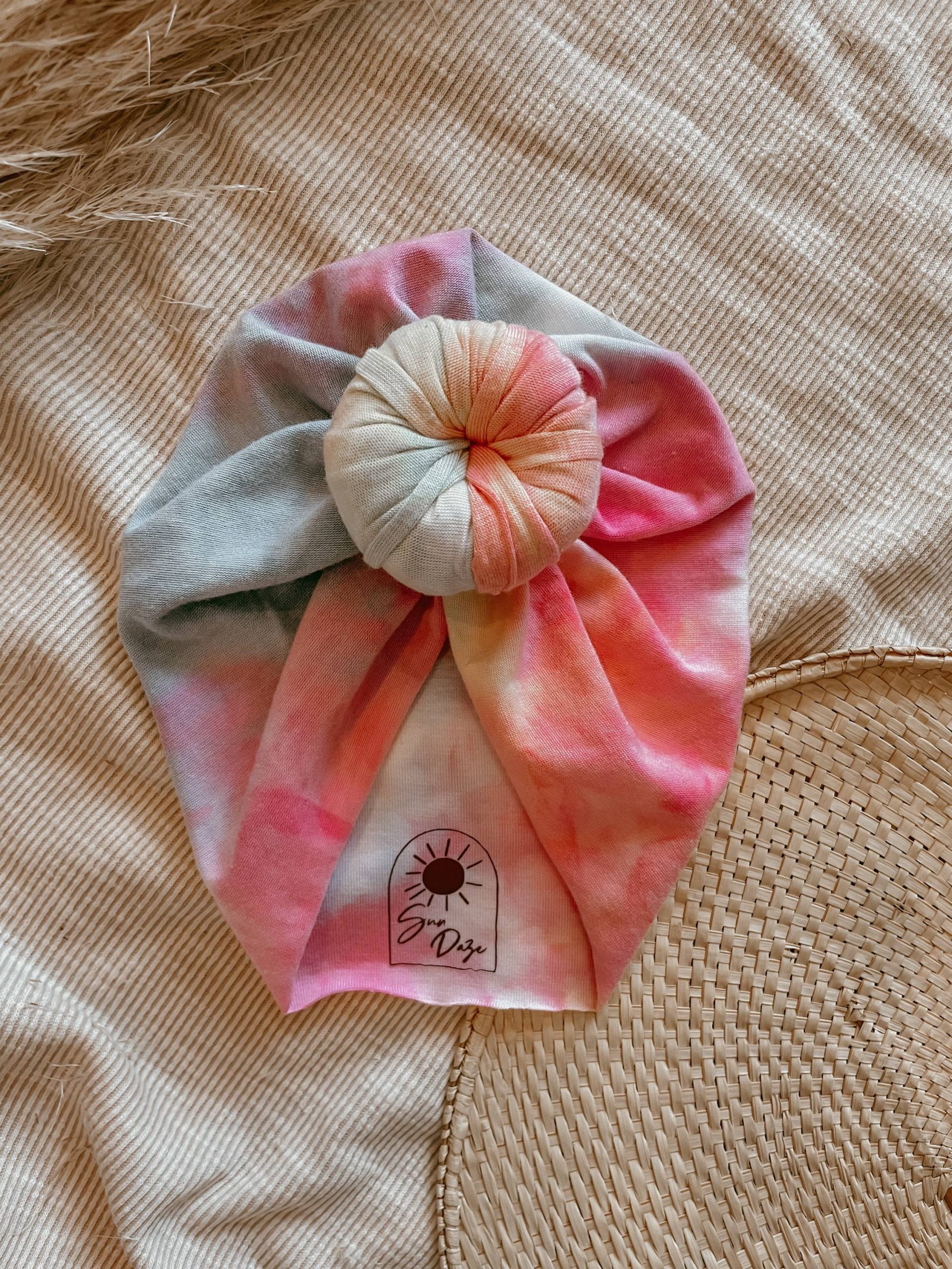 Batik-Baby-Turban - Messy-Bogen-Turban, Baby-Kopftuch, Knoten-Turban, Neugeborenen-Turban, Messy Now, Baby-Geschenk von SunDazeheadwraps