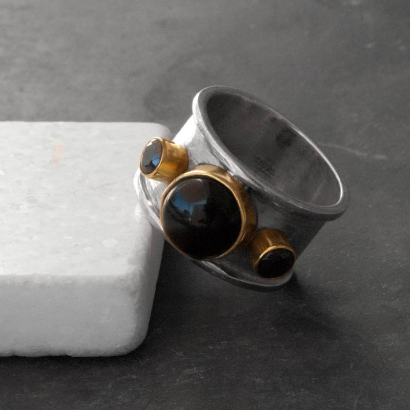 Schwarzer Spinell Sterling Silber Breitbandring Unisex Edelstein Statement von SunSanJewelry