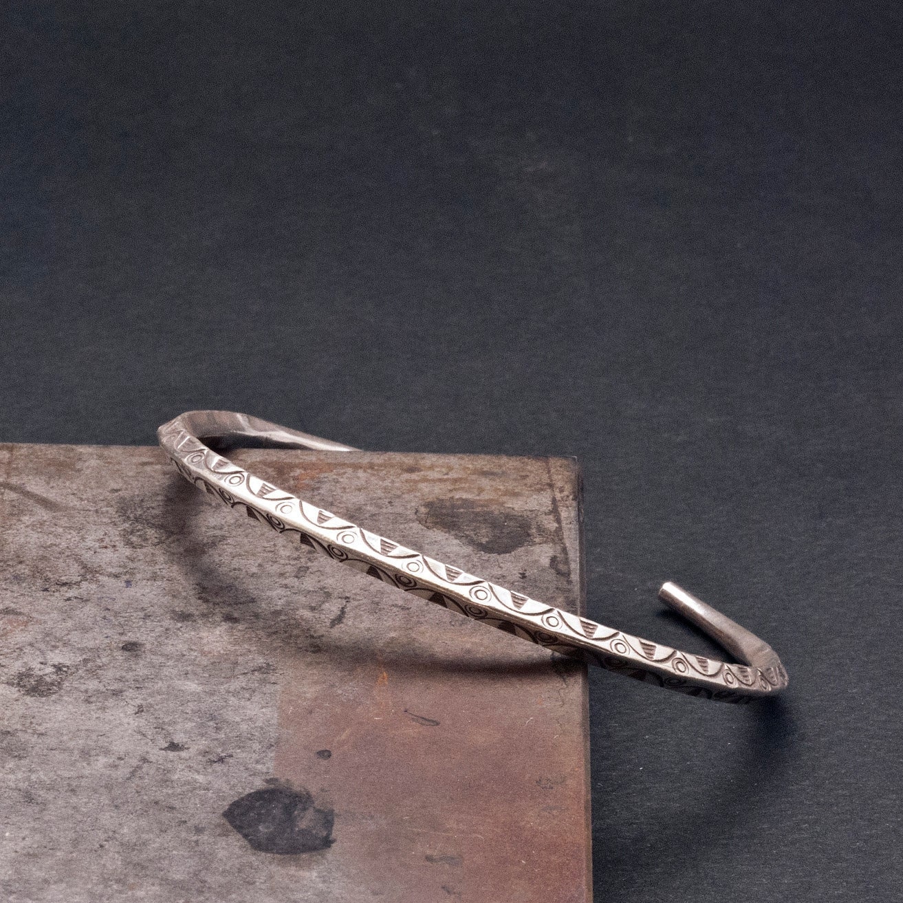 Sterling Silber Stacking Dünne Manschette Armband, Herren Geschenk Minimalist Schmuck von SunSanJewelry