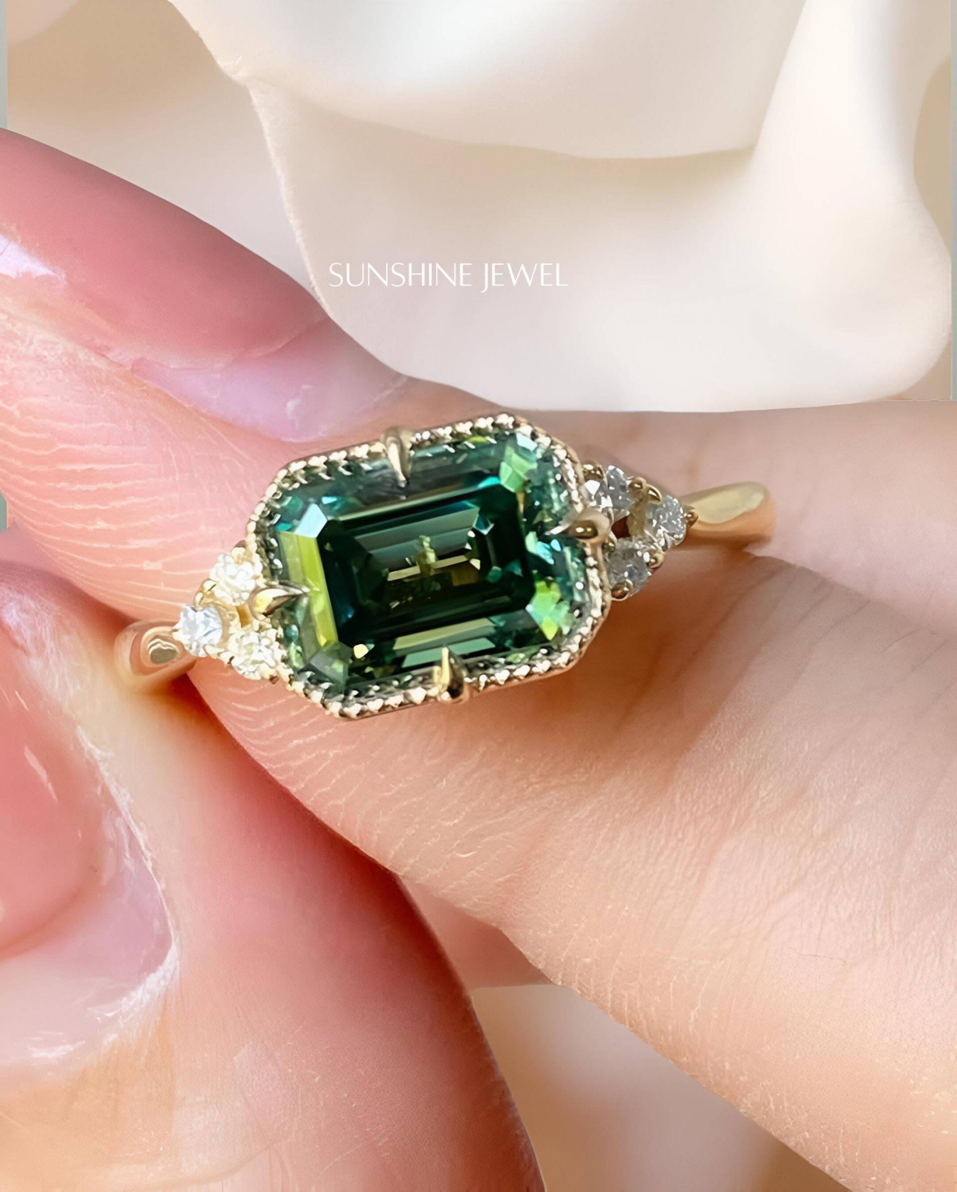 Grüner Moissanite Smaragd Verlobungsring Mit Krappen Krappen. Geschenk Für Sie, Valentinstag, Jubiläumsgeschenk, Geburtstagsgeschenk Grüner Moissanite Smaragd Verlobungsring Mit Krappen Krappen. Geschenk Für Sie, Valentinstag, Jubiläumsgeschenk, Geburtstagsgeschenk von SunShineJewelsin