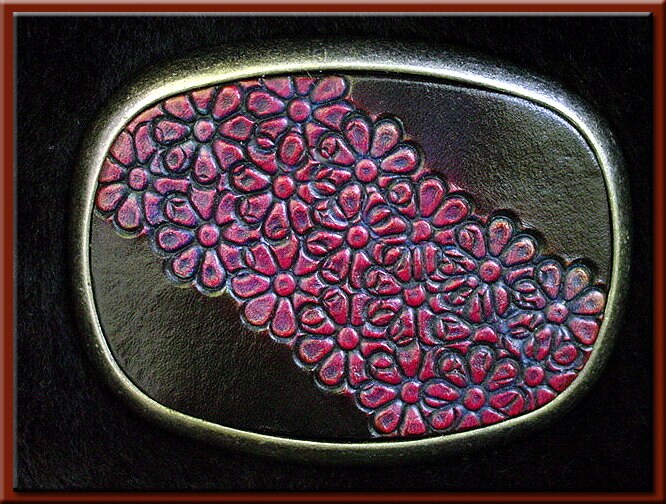Flower Garden #1 Design, Handgefertigt, Hand Tooled Leder Gürtelschnalle Passt Bis Zu 1 3/4" Breitem Gürtel, 2 1/2" High X 3 1/4" Long von SunWizardCreations