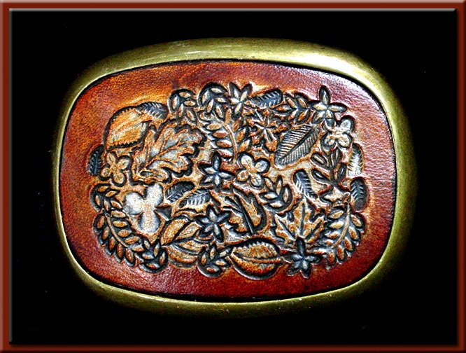 Forest Leaves Design, Handgefertigte Und Werkzeugierte Ledergürtelschnalle Passt Bis Zu 1 3/4" Breitem Gürtel. 2 1/2" High X 3 1/4" Lang von SunWizardCreations