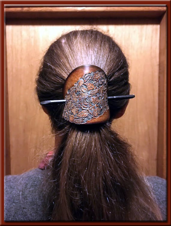 Großes Blatt Auf Ovalem Schnittdesign, Handgefertigt, Handpunzierte Lederhaarspange von SunWizardCreations