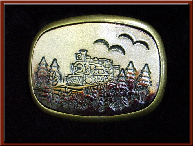 Lokomotive Im Redwoods Stil Handgefertigte, Handgefertigte Ledergürtelschnalle Passt Bis Zu 1 3/4" Breitem Gürtel. 2 1/2" High X 3 1/4" Lang von SunWizardCreations