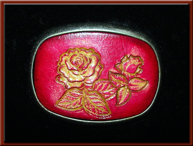 Rote Und Gelbe Rosen Design, Handgefertigt, Hand Tooled Leder Gürtelschnalle Passt Bis Zu 1 3/4" Breitem Gürtel, 2 1/2" High X 3 1/4" Long von SunWizardCreations
