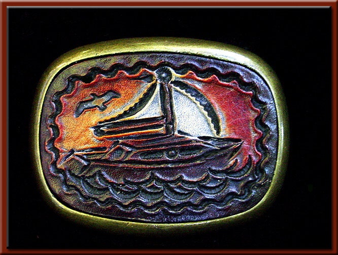Segelboot Design, Handgefertigte Und Werkzeugierte Ledergürtelschnalle Passt Bis Zu 1 3/4" Breitem Gürtel. 2 1/2" High X 3 1/4" Lang von SunWizardCreations