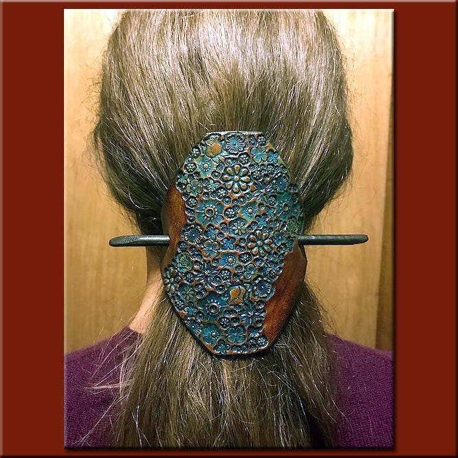 Türkis Blumengarten Design. Eine Voll Handgearbeitete, Handgefertigte Leder Haarspange von SunWizardCreations