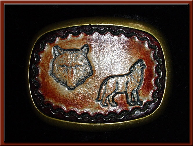 Wolf Design, Handgefertigte Und Werkzeugierte Ledergürtelschnalle Passt Bis Zu 1 3/4" Breitem Gürtel. 2 1/2" High X 3 1/4" Lang von SunWizardCreations