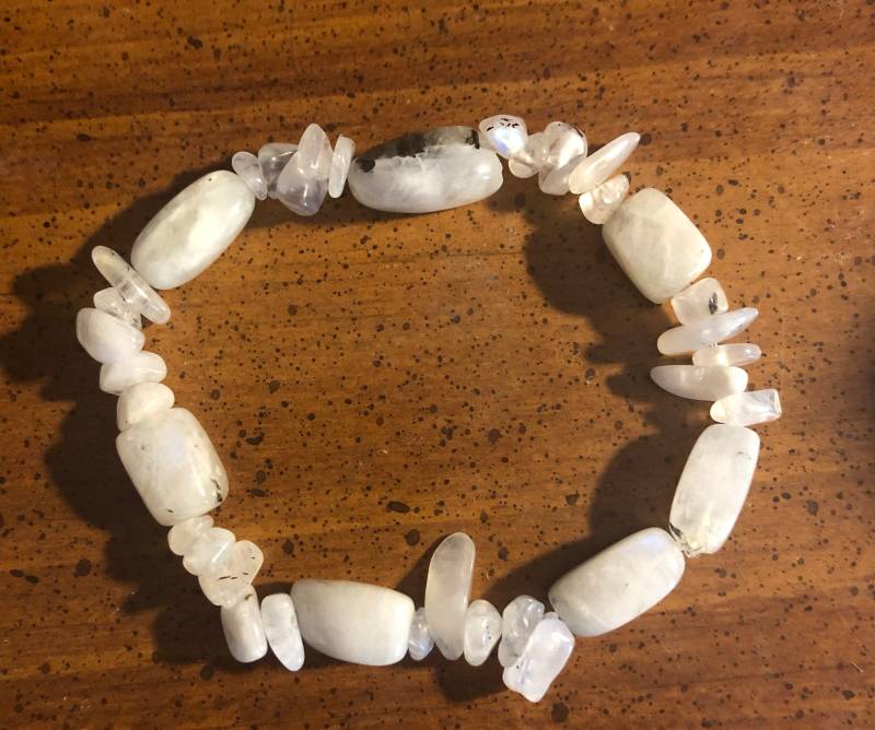 Natürliches Regenbogen Mondstein Armband Stretchy Healing Feminine Energie Inneres Wachstum Natürliches Regenbogen Mondstein Armband Stretchy Healing Feminine Energie Inneres Wachstum von SunandMoonCrystalsCo