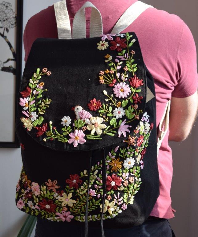 Handgemachter Fairer Rucksack Mit Seidenband Bestickt, Hochwertig Nachhaltig, Gots Bio-Baumwolle, Untertstützt Frauen-Projekt Indien, Unikat von Sundapath