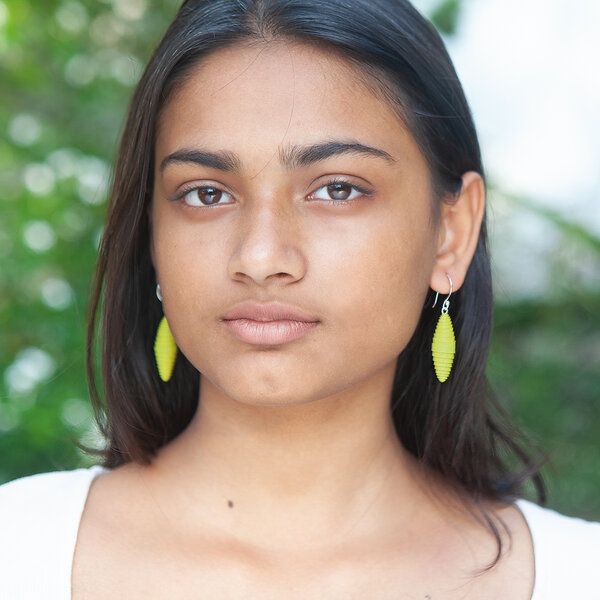 Sundara Ohrringe "Spindel" aus handgeschöpftem Recycling Baumwollpapier von Sundara