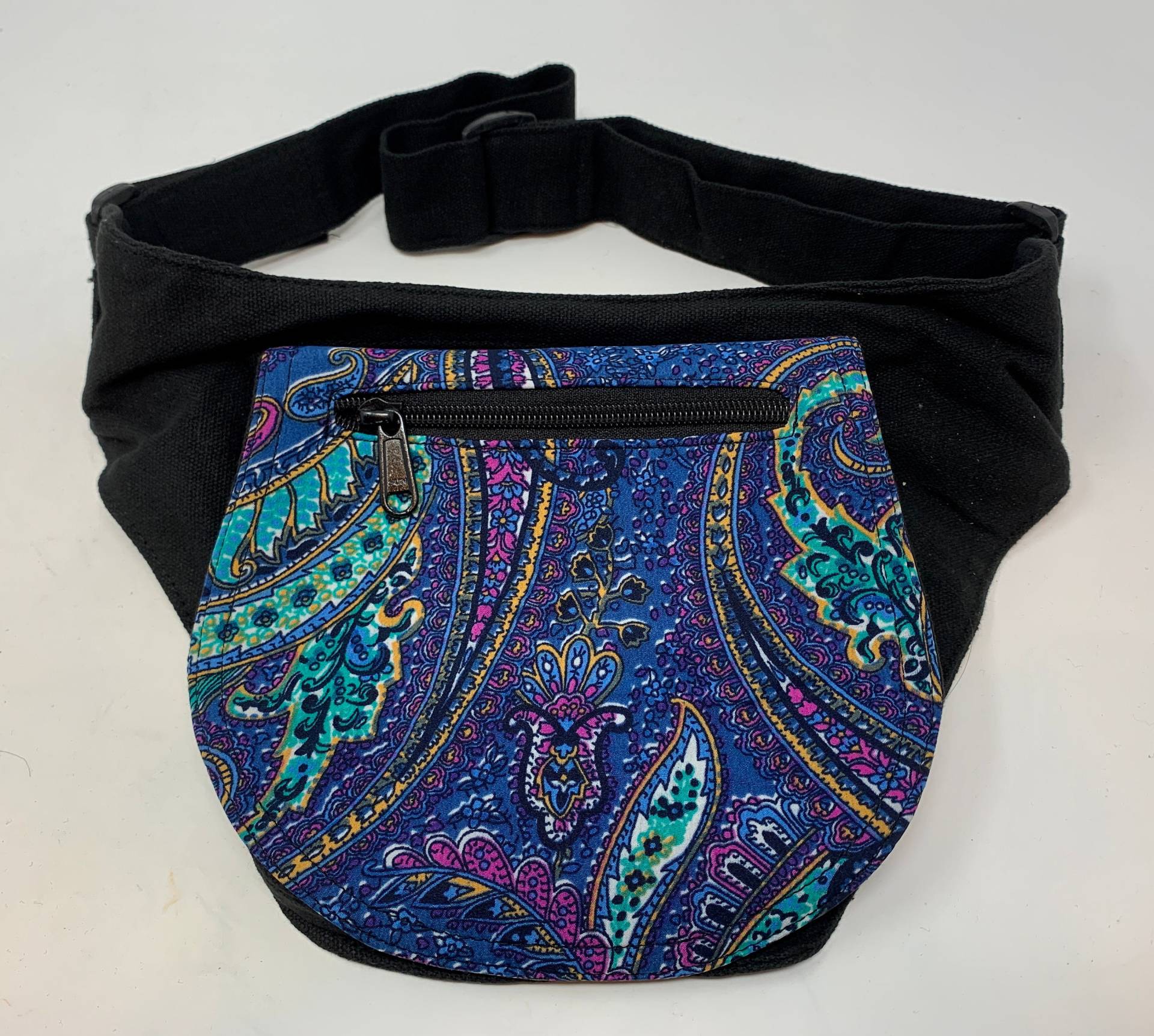 Gürteltasche Mit 4 Reißverschluss-Fächern. Hüfttasche, Seitentasche, Bauchtasche, Umhängetasche, Handytasche, Reisetasche, Fahrradtasche Gürteltasche Mit 4 Reißverschluss-Fächern. Hüfttasche, Seitentasche, Bauchtasche, Umhängetasche, Handytasche, Reisetasche, Fahrradtasche von SundaraHandicrafts