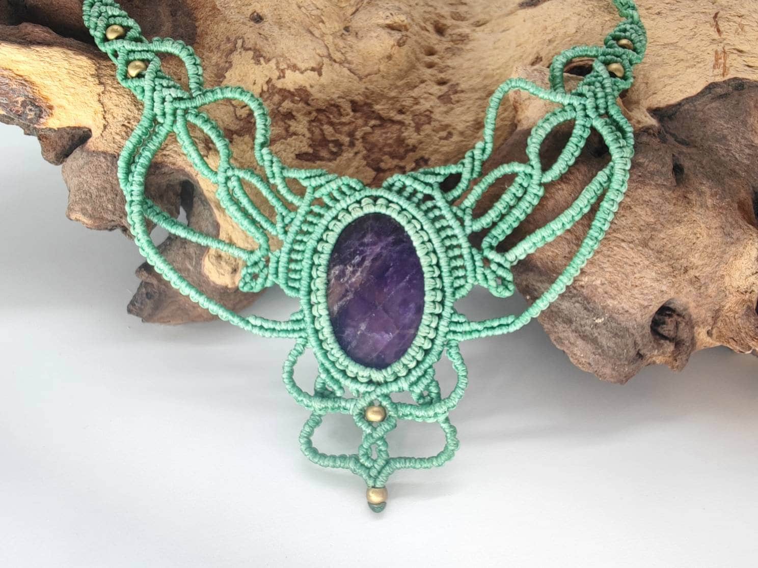 Amethyst Macrame Necklace Mint Green Boho Healing Crystal Geometric Jewelry Handmade Natural Stone Gift von SundariiNature
